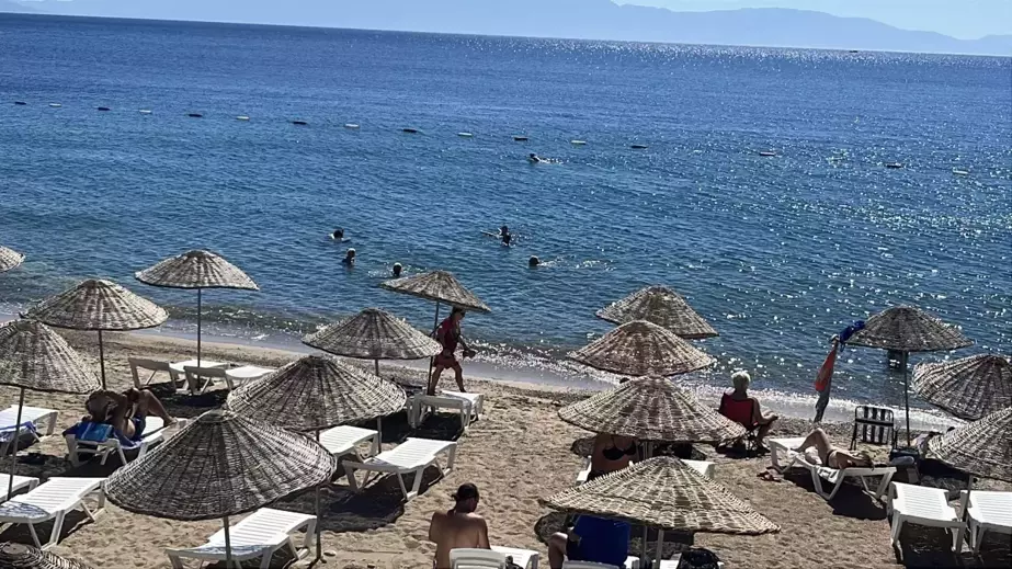 Bodrum'da Güneşli Havayı Fırsatlayan Turistler Denize Girdi