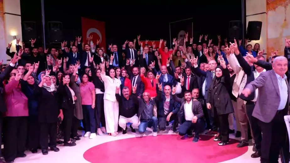 Edirne'de MHP'ye katılan 643 üyeye rozetleri takıldı