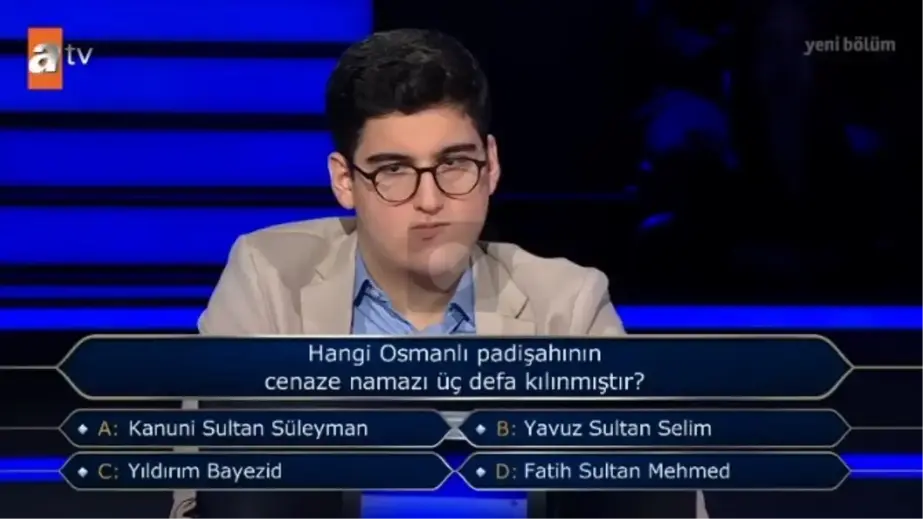 Hangi Osmanlı padişahının cenaze namazı üç defa kılınmıştır?