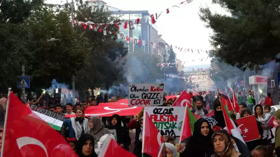 Burdur'da Gazze Protestosu: Filistin'e Destek Yürüyüşü Düzenlendi