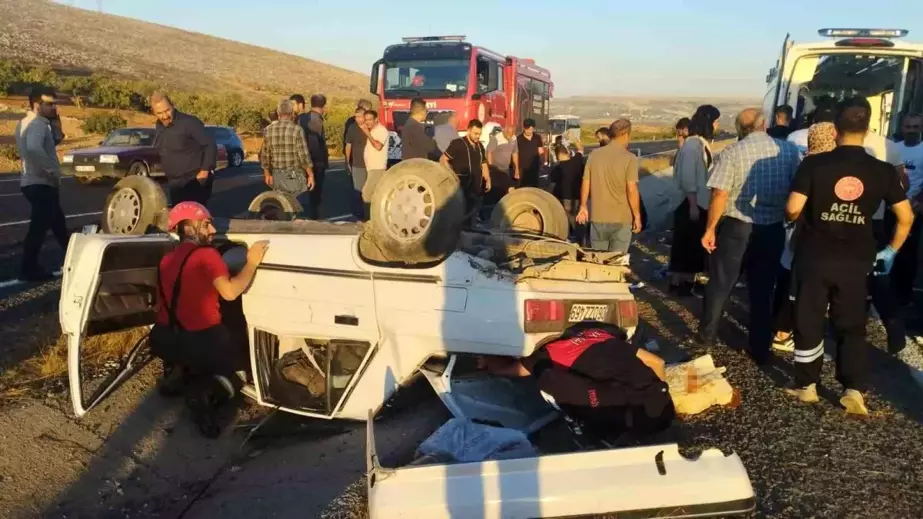 Şanlıurfa'da Kontrolden Çıkan Otomobil Devrildi: 5 Yaralı