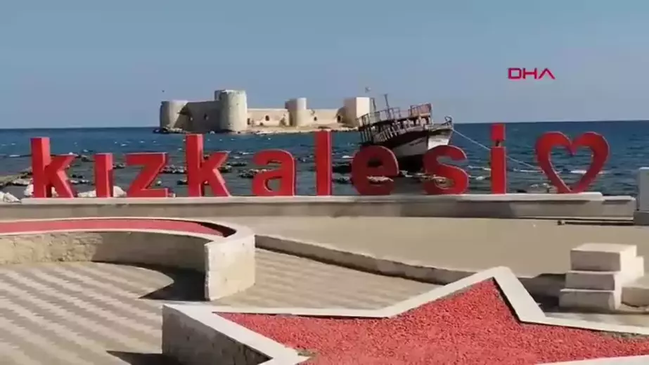 Ekim Ayında Deniz Keyfi: Mersin Erdemli'de Tatilciler Rüzgarı