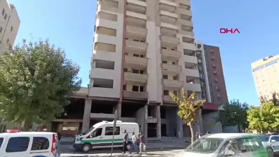 Gaziantep'te Boşaltılan Binada Erkek Cesedi Bulundu