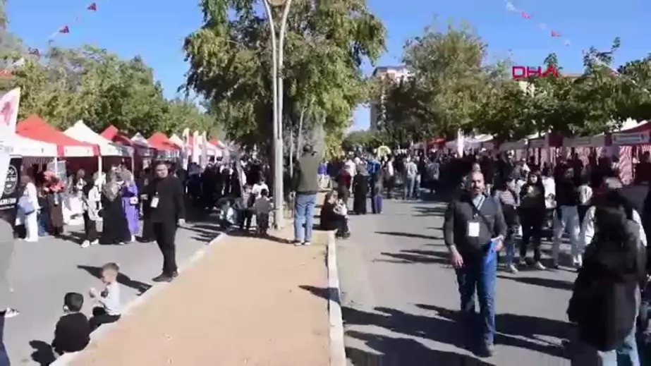 Bakan Şimşek, Bağ Bozumu ve Gastronomi Festivali'nde