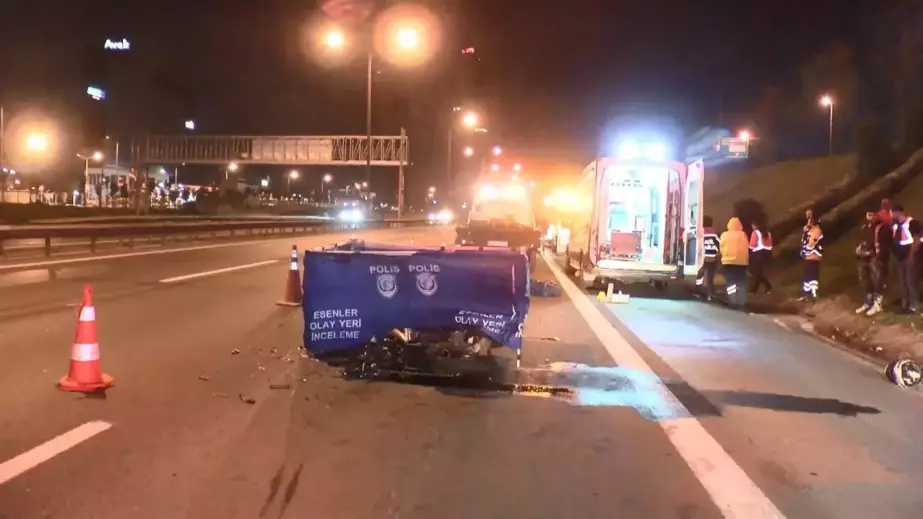 TEM Otoyolu'nda Motosiklet Kazası: 20 Yaşındaki Sürücü Hayatını Kaybetti