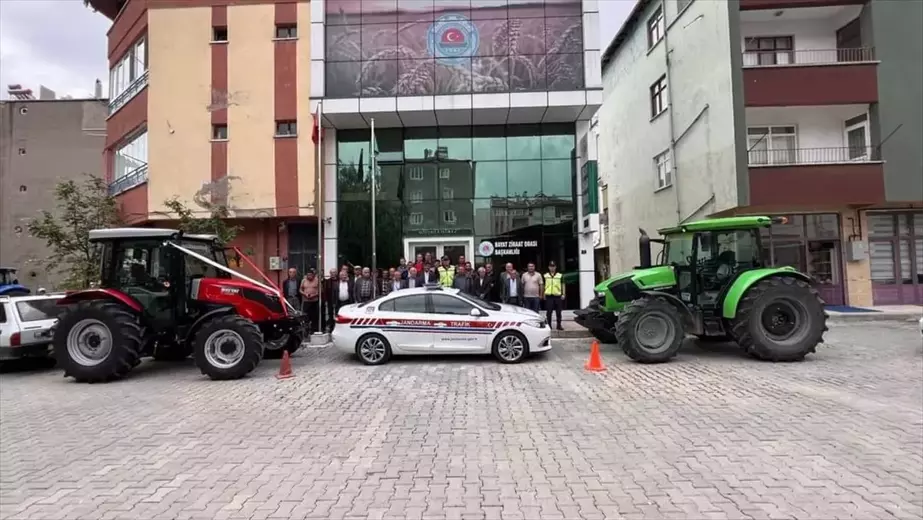 Çiftçilere traktör kullanımı eğitimi verildi