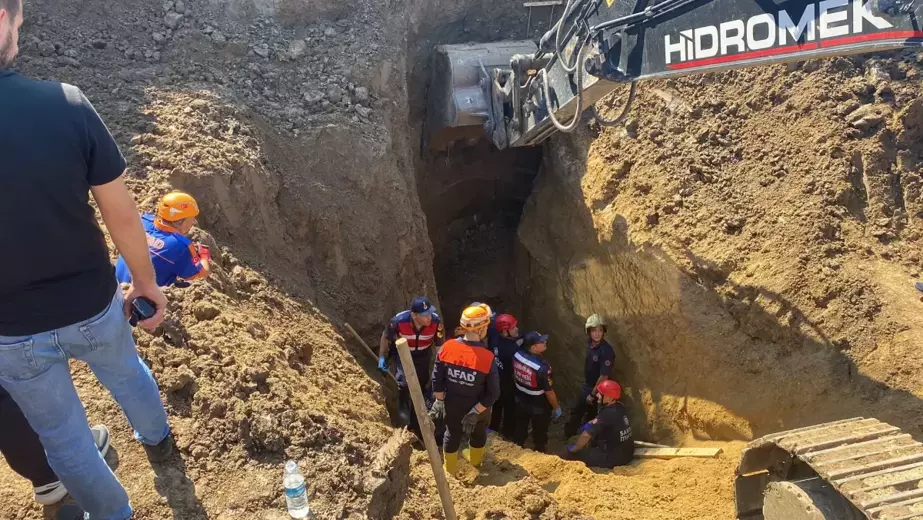 Samsun'da Göçük Altında Bir Kişinin Cansız Bedenine Ulaşıldı