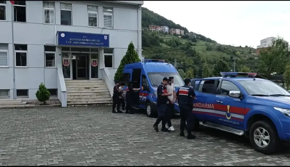 Artvin'de Narkotik Operasyonu: 15 Kilo Esrar Ele Geçirildi