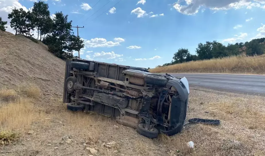 Adıyaman'da Otomobil Şarampole Devrildi: 4 Yaralı