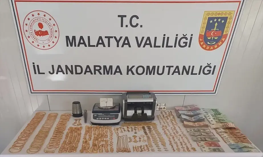 Malatya'da Gümrük Kaçağı Altın Operasyonu: 2 Kilo 897 Gram Altın Ele Geçirildi