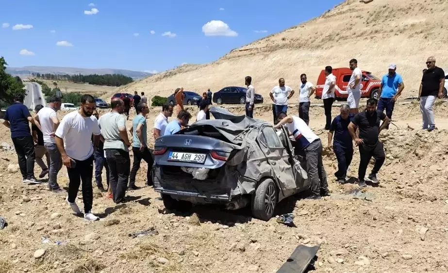 Malatya'da otomobil şarampole yuvarlandı, sürücü yaralandı