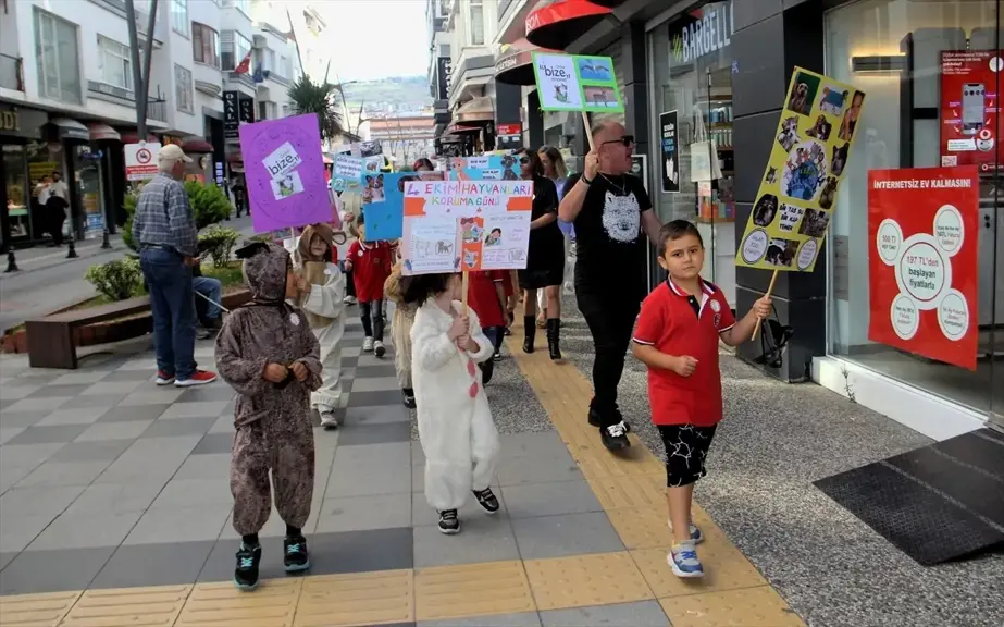 Sinop'ta Öğrencilerden Hayvan Hakları Yürüyüşü