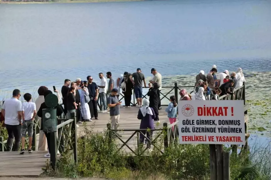 Abant Gölü Milli Parkı'nda Tatilci Yoğunluğu