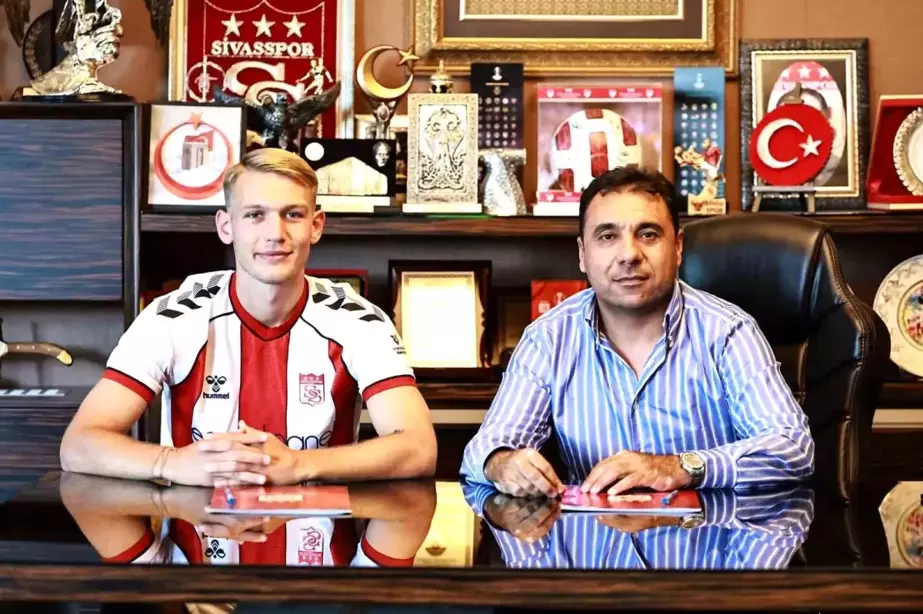 Sivasspor, Polonyalı futbolcu Jan Bieganski'yi transfer etti