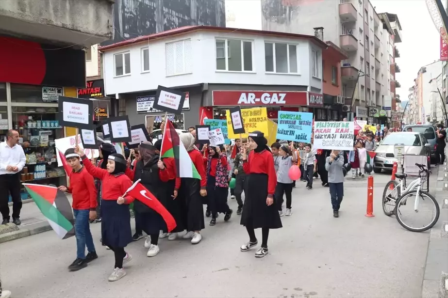 Arsin ilçesinde Filistin'e destek yürüyüşü yapıldı