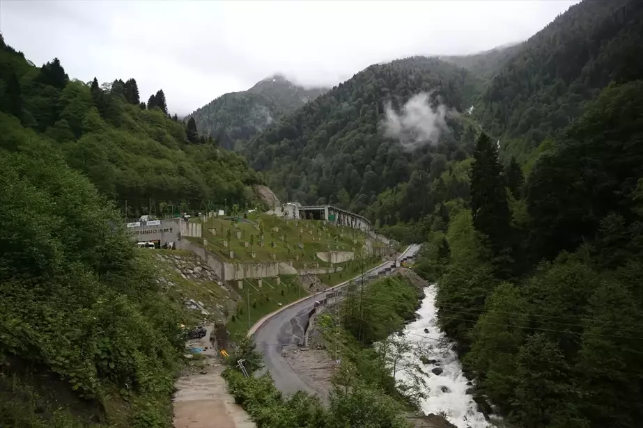 Rize Valisi Ayder Yaylası'nda turizm faaliyetlerini sürdürmek istiyor