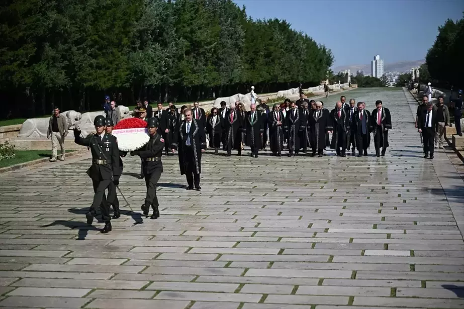 Uyuşmazlık Mahkemesi Başkanlığı Anıtkabir'i ziyaret etti