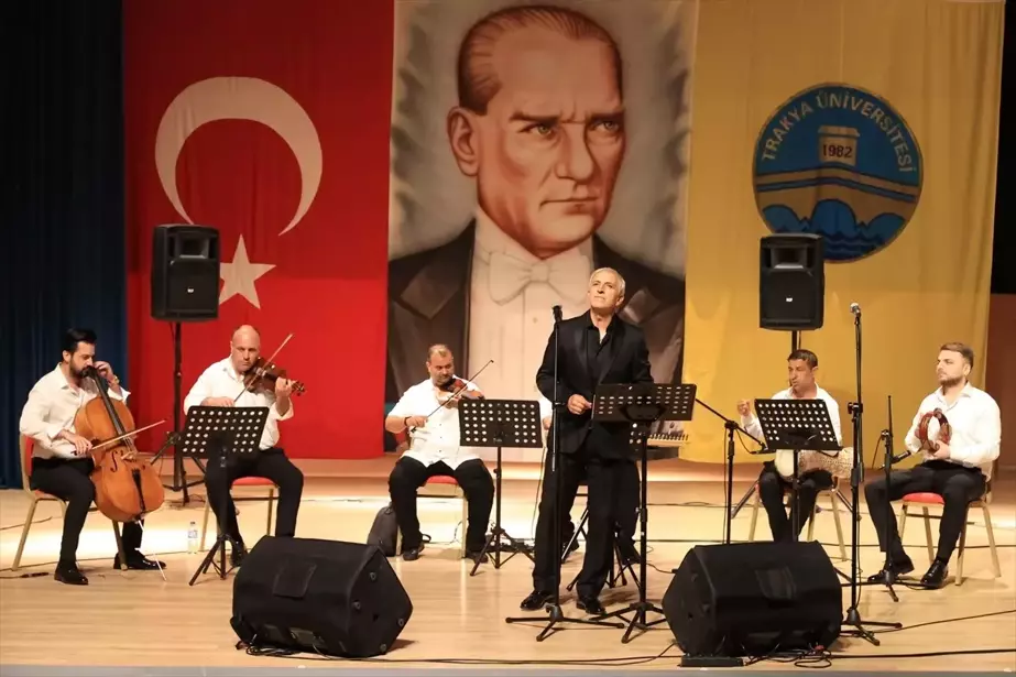 Edirne Devlet Türk Müziği ve Rumeli Müzikleri Topluluğu Balkan Ülkelerinden Gelen Öğrencilere Konser Verdi