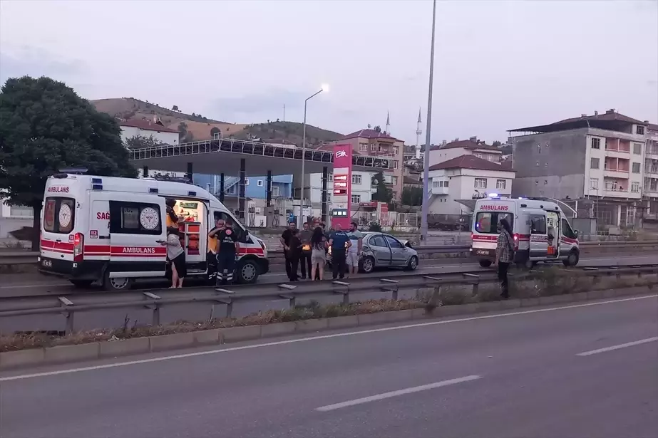 Samsun'da Tıra Çarpan Otomobilde 6 Kişi Yaralandı