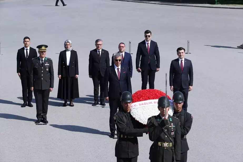 Sağlık Bakanı Kemal Memişoğlu Anıtkabir'i Ziyaret Etti