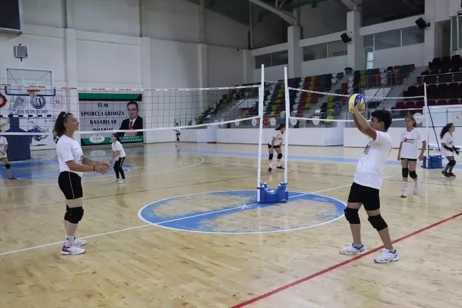 Kilis'te Fabrika Voleybol Okulu Hizmete Girdi