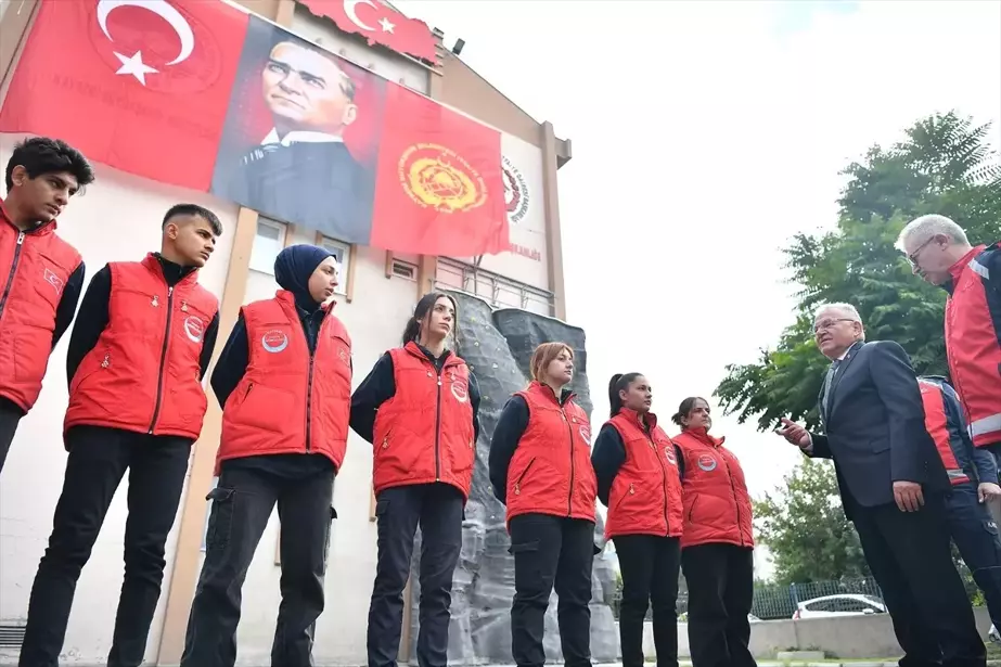 Başkan Büyükkılıç, İtfaiyecilik Haftası'nda İtfaiye Personeliyle Buluştu