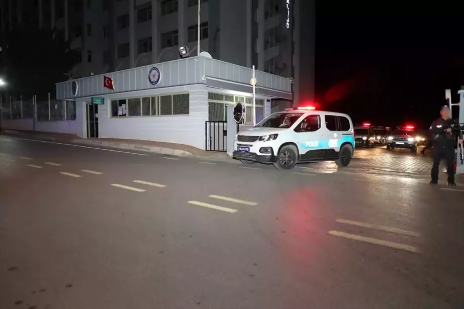 Mersin'de Müstehcen İçerik Yayınlayan 10 Şüpheli Gözaltına Alındı, 9'u Tutuklandı