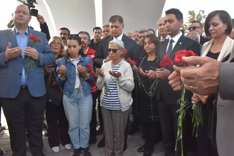 İzmir Depreminde Hayatını Kaybedenler Anıldı