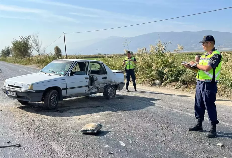 Nazilli'de Trafik Kazası: 2 Yaralı