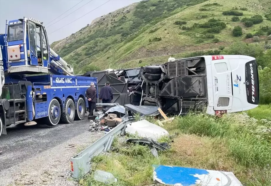 Bitlis'te Otobüs-Kamyon Çarpışması: 2 Ölü, 30 Yaralı