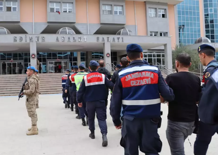 Edirne'de Yunanistan'a Kaçmaya Çalışan 7 Terör Şüphelisi Gözaltına Alındı