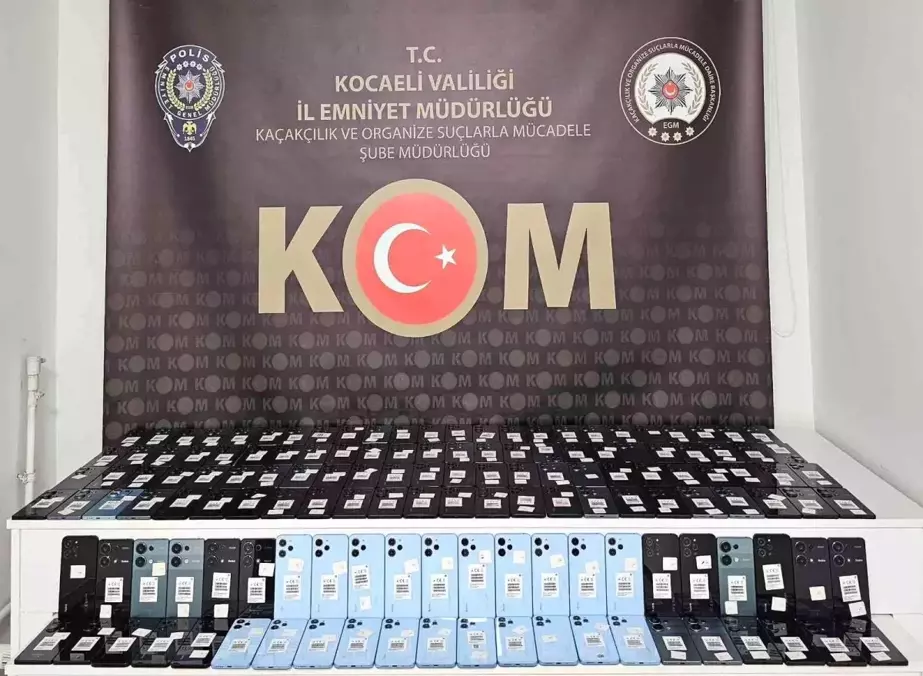 Kocaeli'de TEM Otoyolu'nda 140 Kaçak Cep Telefonu Ele Geçirildi