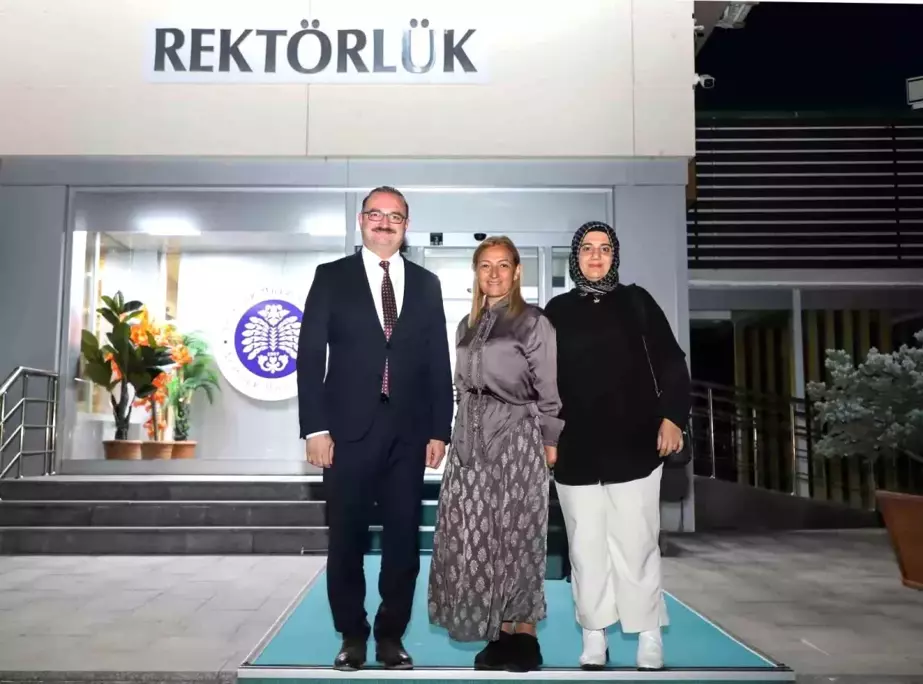 Ak Parti Erzurum Milletvekili Fatma Öncü ve Kadın Kolları Başkanı Beyza Saltuklu Özdemir, Atatürk Üniversitesi Rektörü'nü ziyaret etti