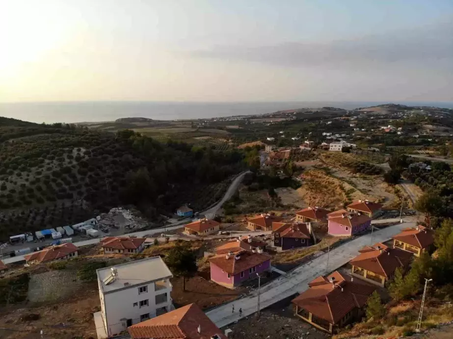 Hatay'da Depremzedelere Yeni Evlerinin Anahtarları Teslim Edildi