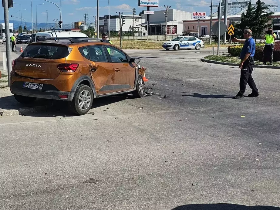 Amasya'da İki Araç Çarpıştı: 2 Kişi Yaralandı