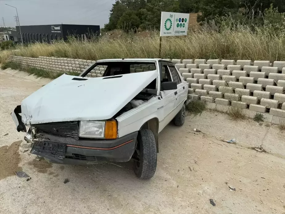 Bilecik'te Kontrolden Çıkan Otomobilde 1 Kişi Yaralandı