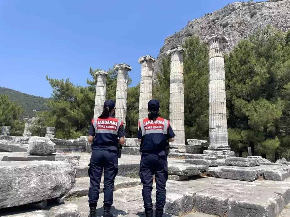 Aydın'da Jandarma Ekipleri Orman Yangını ve Doğa Konularında Bilgilendirme Yaptı