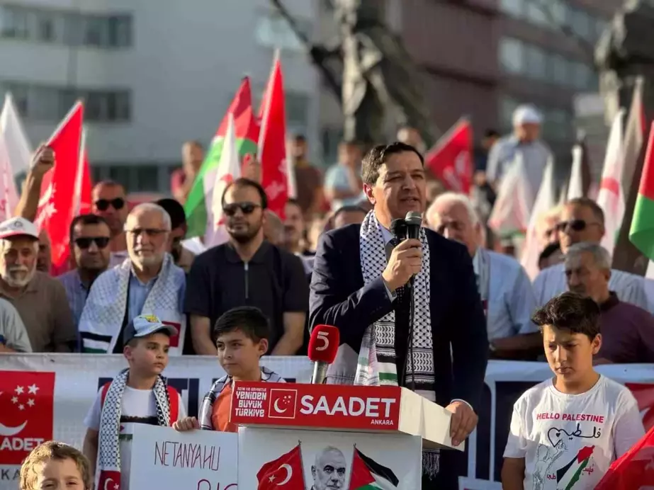 Saadet Partisi Genel Başkan Yardımcısı Mahmut Arıkan, 'Şehitlere Rahmet Zalimlere Lanet' etkinliğine katıldı