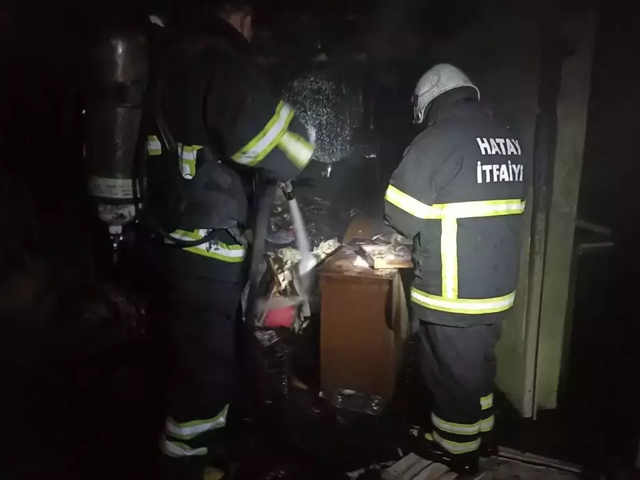 Hatay'ın Arsuz ilçesinde yangın çıkan müstakil evde hasar oluştu