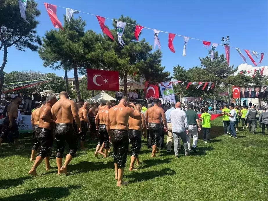 Bahçelievler'de Geleneksel Kocasinan Yağlı Güreşleri Başladı