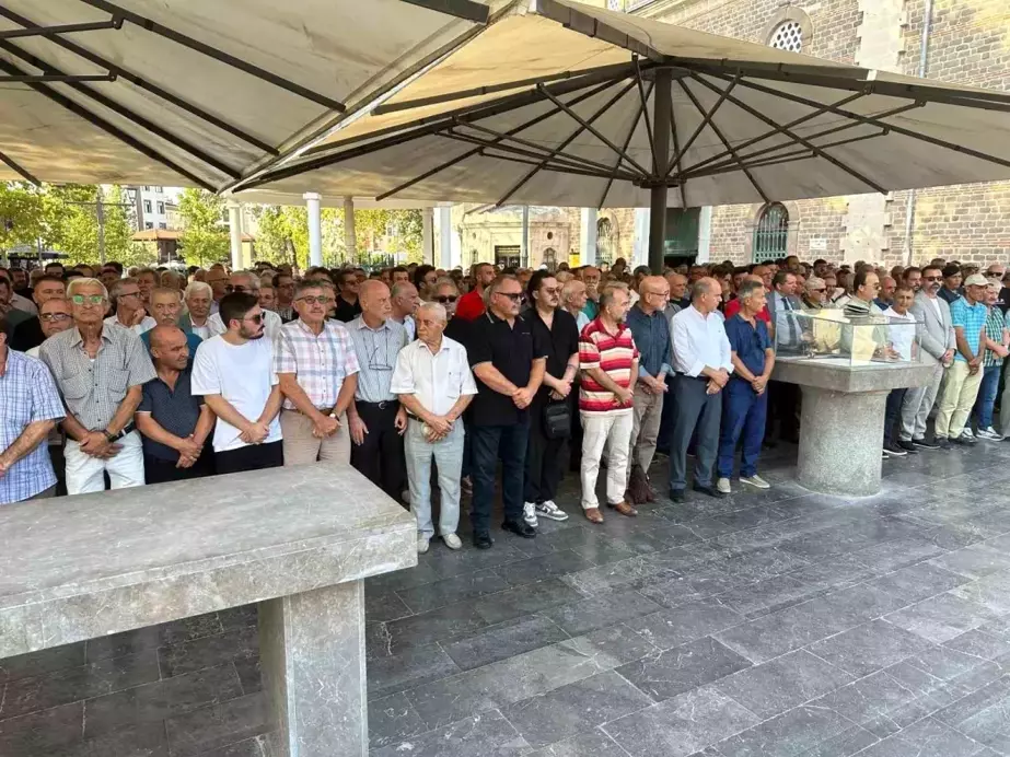 Balıkesir'in Yetiştirdiği Ünlü Fotoğraf Sanatçısı Ahmet Esmer Vefat Etti