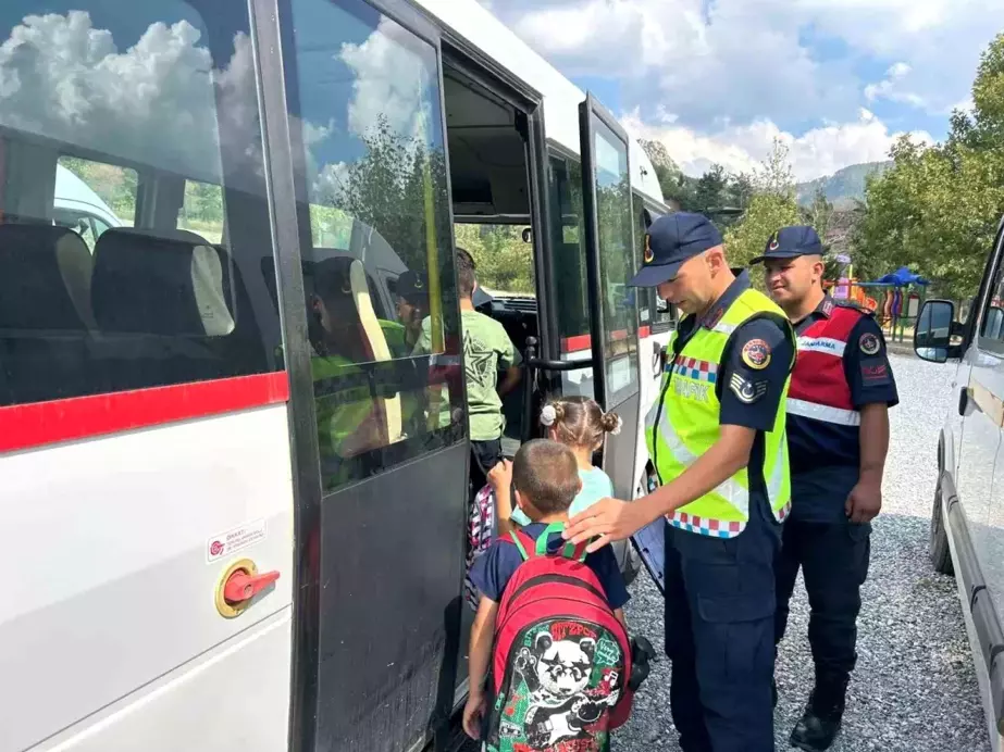 Antalya'da okul servis araçları denetlendi