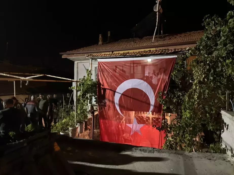 Isparta'da Silah Kazasında Şehit Olan Uzman Çavuş Onur Çapan'ın Haberi Aileye Ulaştı