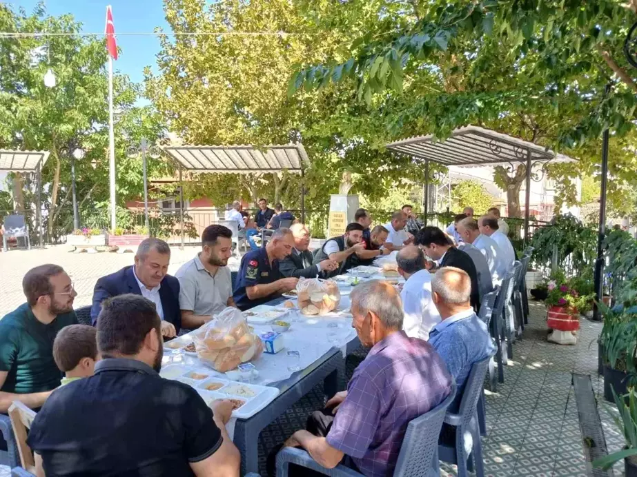 Hisarcık köyünde sağlıklı içme suyu için hayır yemeği düzenlendi