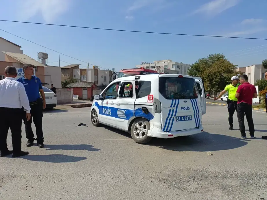 Hatay'da Polis Aracıyla Otomobil Çarpıştı: 5 Yaralı