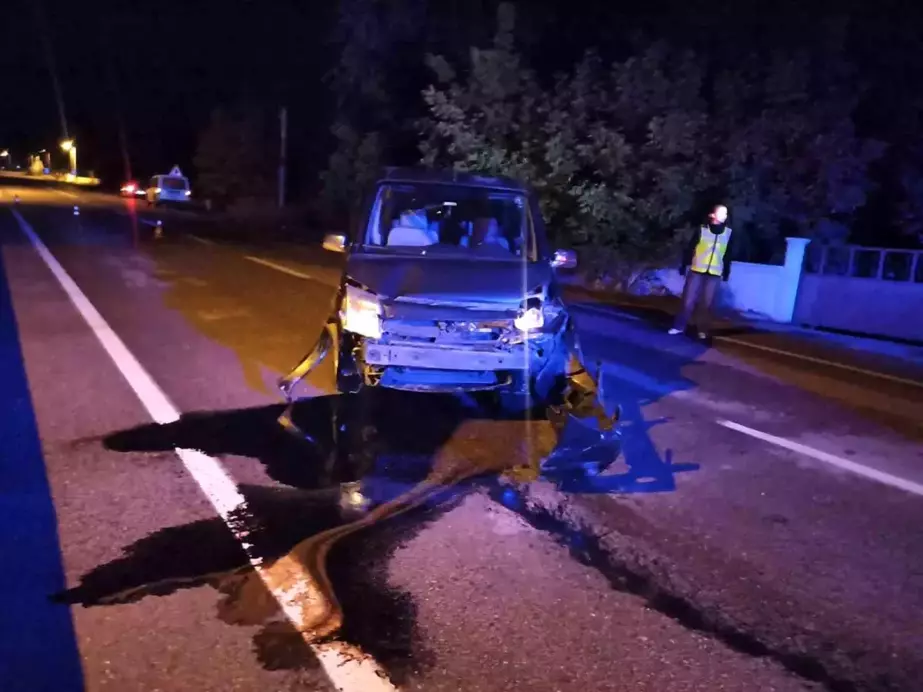 Konya'da Hafif Ticari Araç Bariyerlere Çarptı: 1 Yaralı