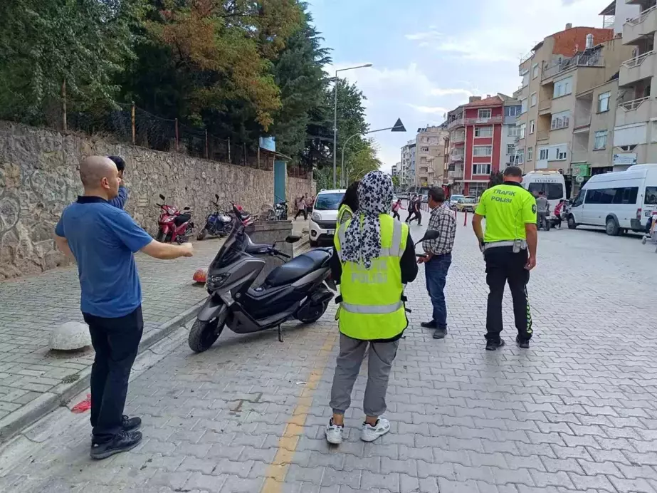 Sandıklı'da Okul Önlerinde Trafik Denetimi Artırıldı