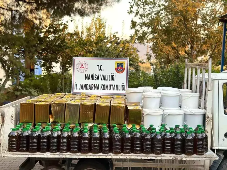 Manisa'da Sahte Gıda Ürünleri Operasyonu: 2.5 Milyon TL Değerinde Zeytinyağı, Bal ve Salça Ele Geçirildi