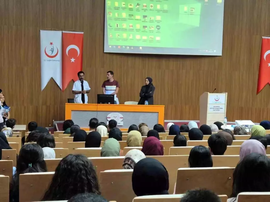 Adıyaman Eğitim ve Araştırma Hastanesi'nde Stajyerlere Genel Uyum Eğitimi Verildi