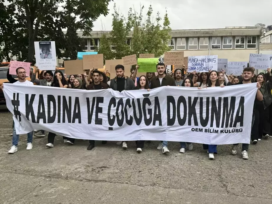 KTÜ'de Kadına Yönelik Şiddetle Mücadele Yürüyüşü